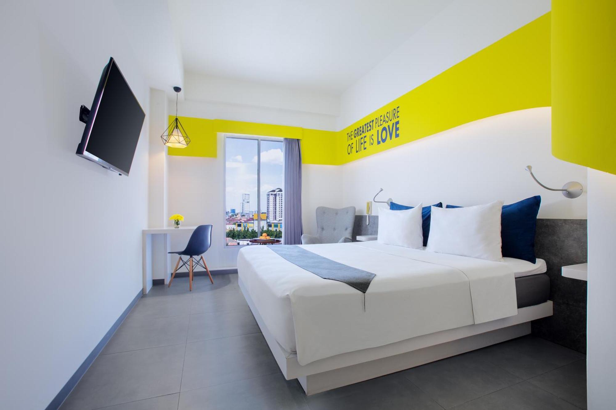 Yello Hotel Jemursari Surabaya Exteriör bild