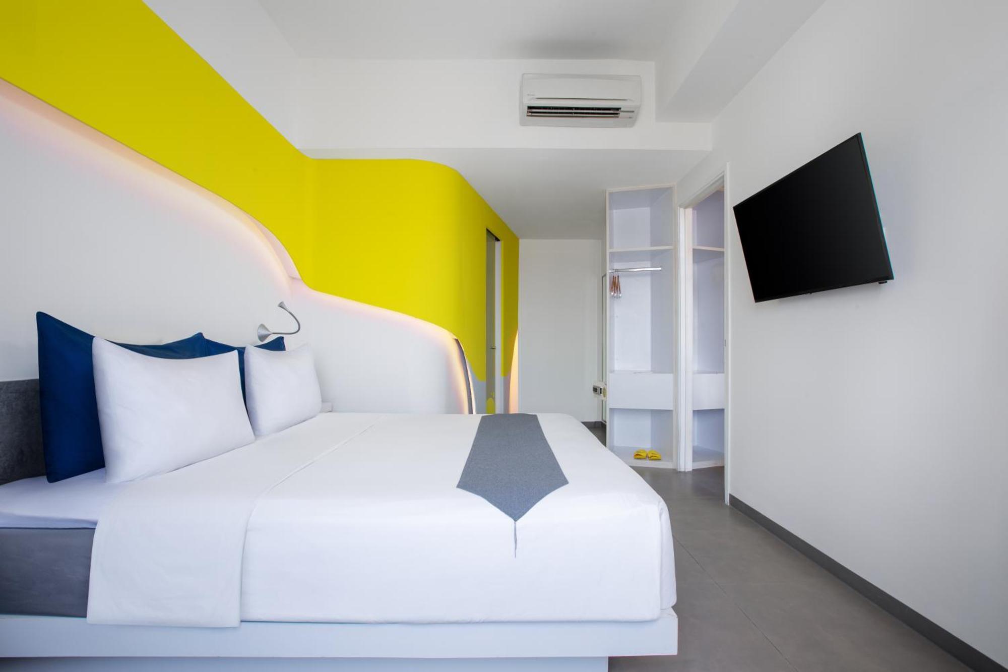 Yello Hotel Jemursari Surabaya Exteriör bild