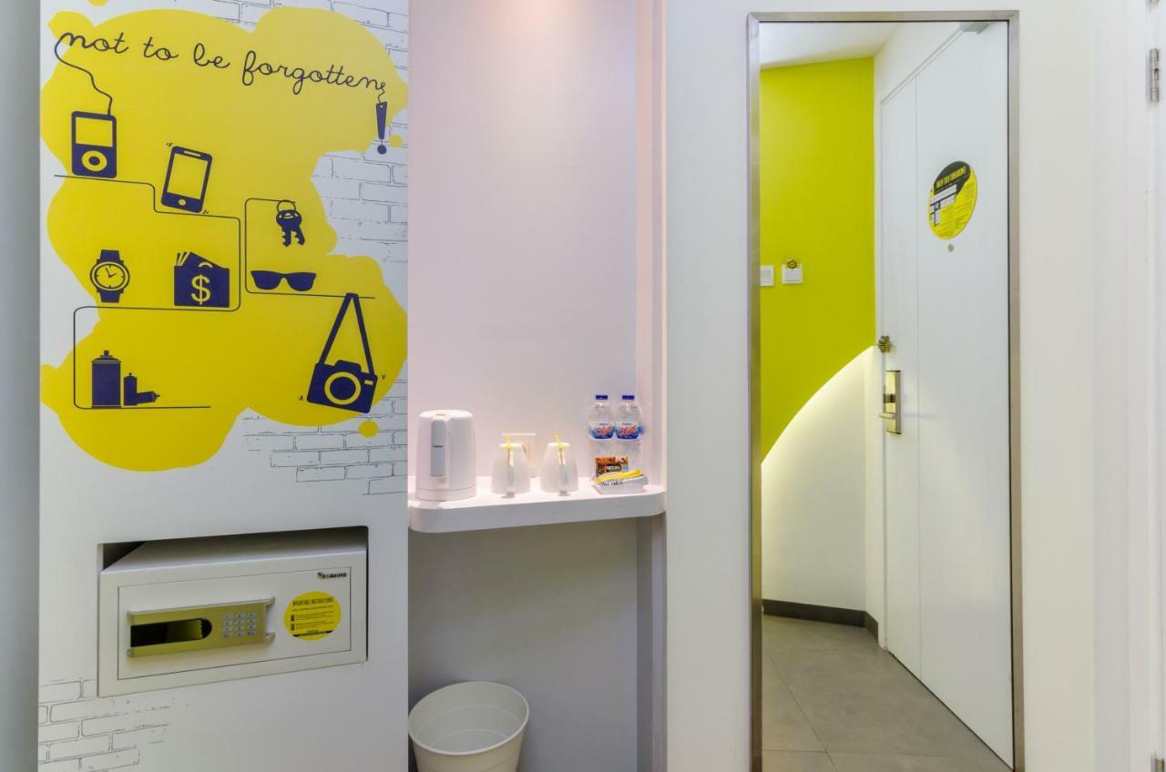 Yello Hotel Jemursari Surabaya Exteriör bild
