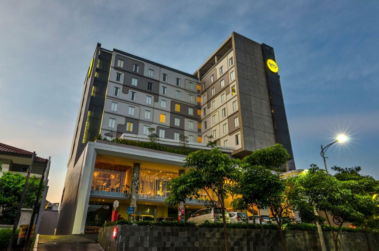 Yello Hotel Jemursari Surabaya Exteriör bild